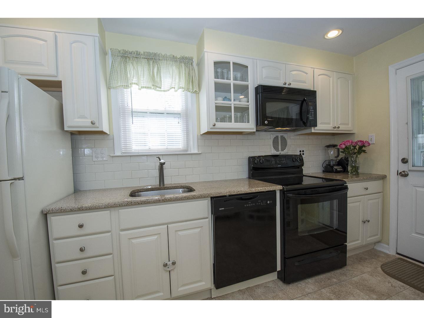 242 Taylor Road Springfield, PA 19064 - Photo 4 of 16 Kitchen