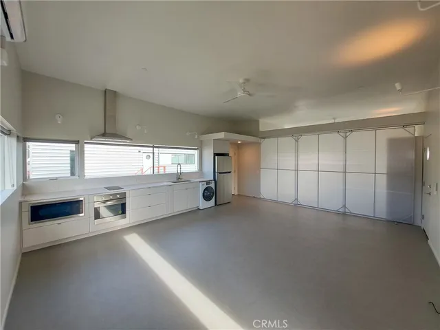 $3,295 | 163 North Garden Street, Ventura, CA 93001