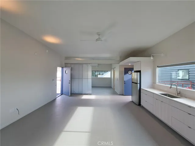 $3,295 | 163 North Garden Street, Ventura, CA 93001