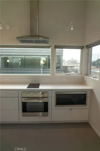 $3,295 | 163 North Garden Street, Ventura, CA 93001