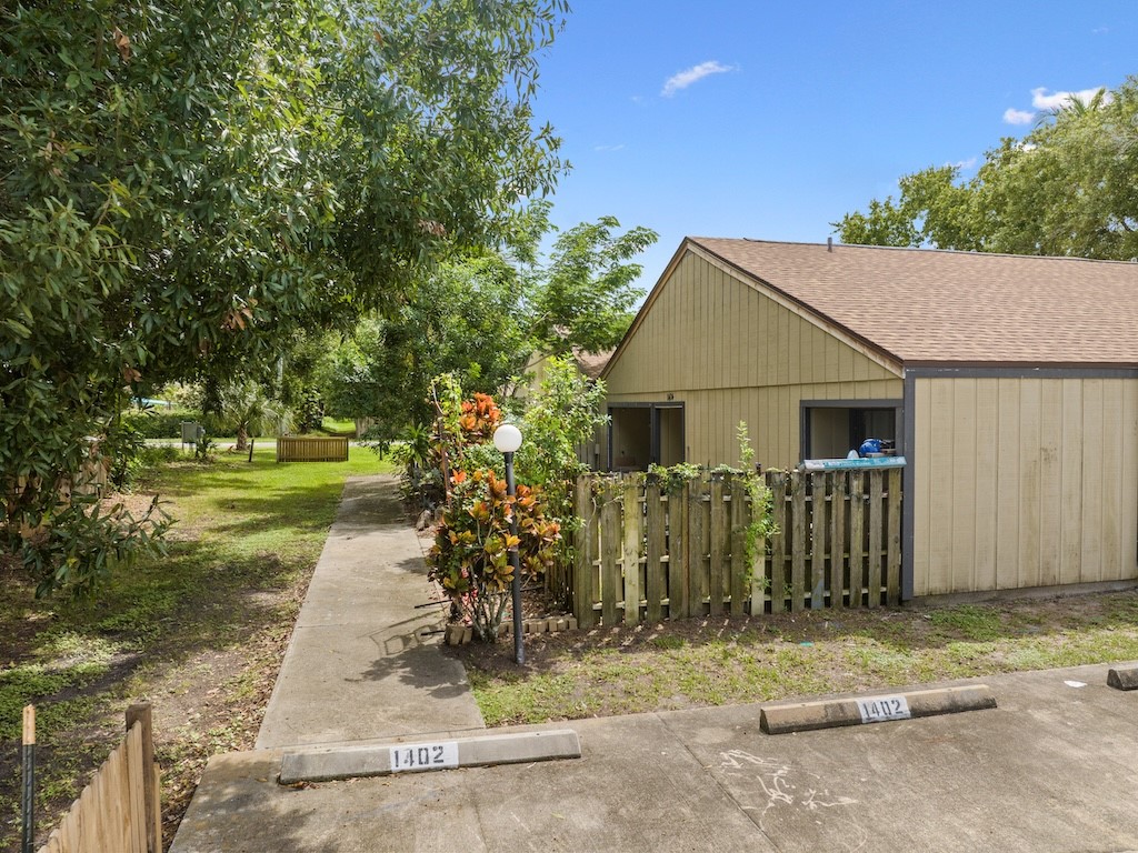 1404 39th Avenue, Unit I2 Vero Beach, FL 32960 - Photo 2 of 8