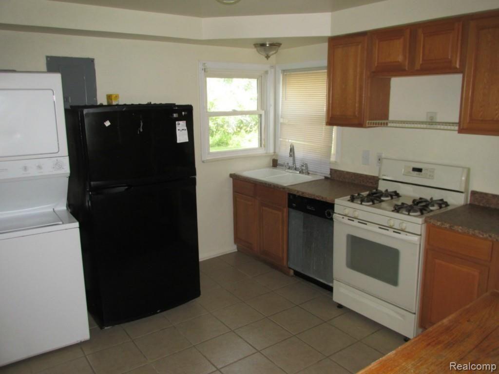 14811 Merriman Road Livonia, MI 48154 - Photo 17 of 27 14811 MERRIMAN LIVONIA (81).jpg