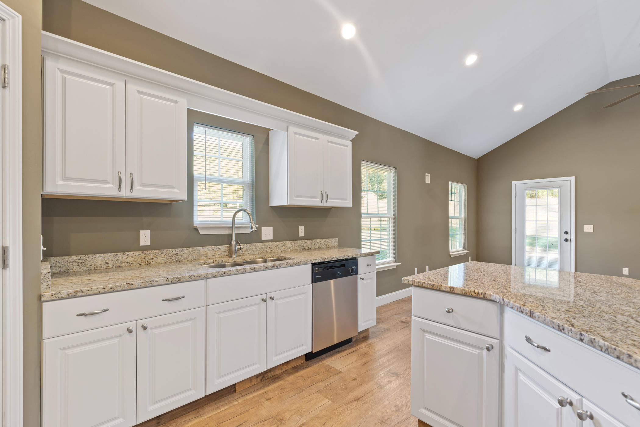 534 Isbill Road Chattanooga, TN 37419 - Photo 8 of 26 Isbill (16 of 29)