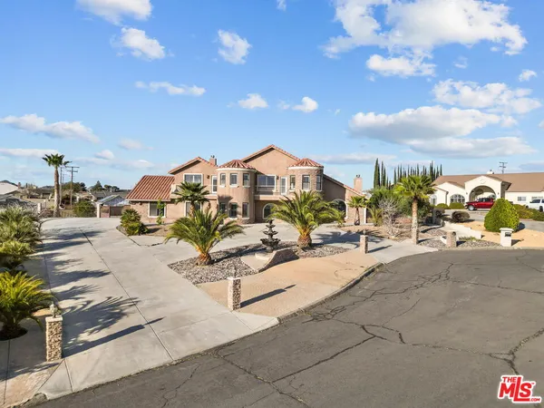 $774,900 | 19898 Sunset Lane, Apple Valley, CA 92308