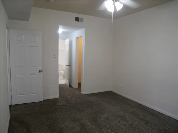 $1,325 | 6289 Wilcrest Drive, Unit 6202, Houston, TX 77072