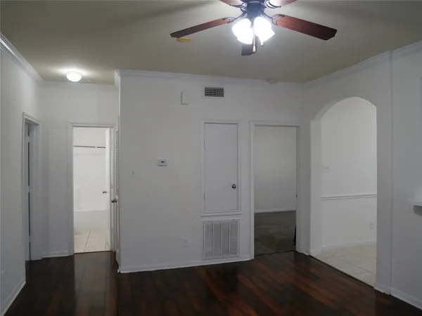 $1,325 | 6289 Wilcrest Drive, Unit 6202, Houston, TX 77072