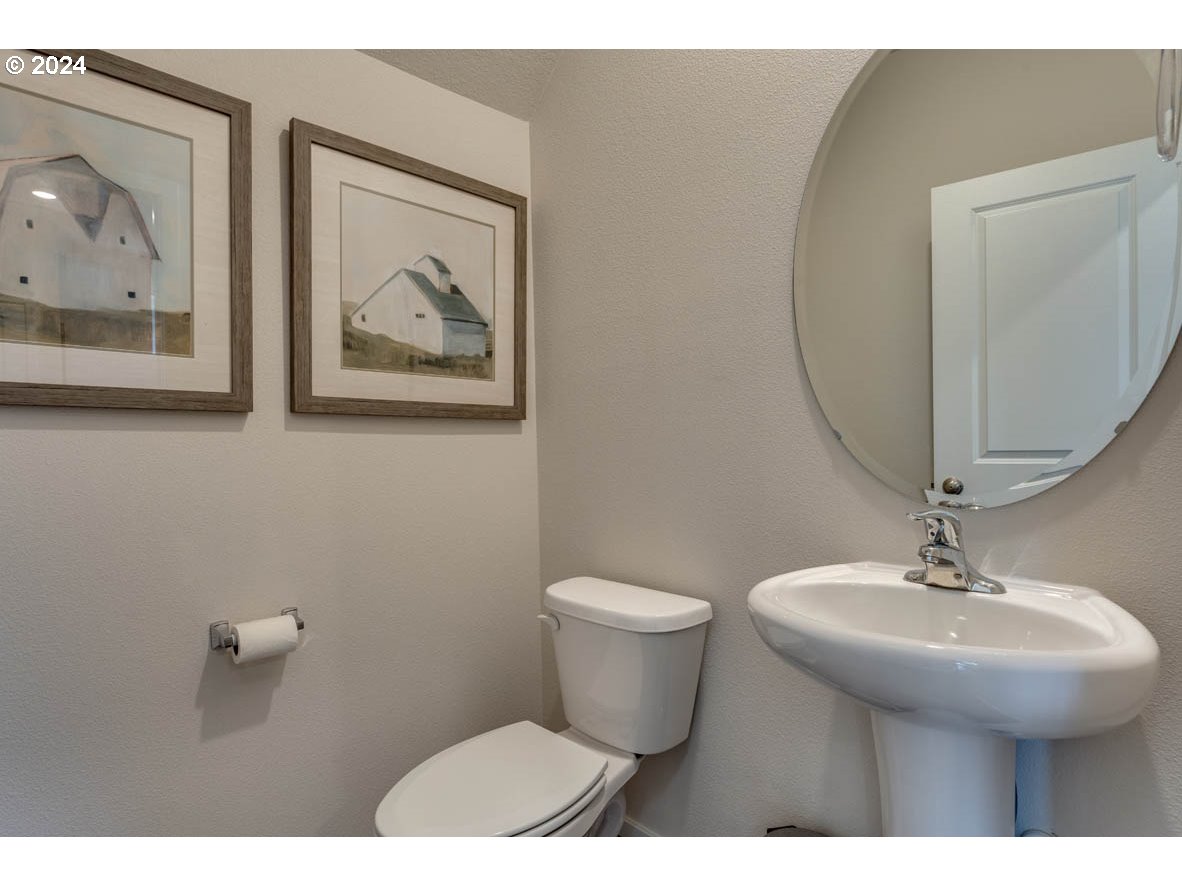 2990 U Street Springfield, OR 97477 - Photo 9 of 36 a bathroom with a toilet and a sink