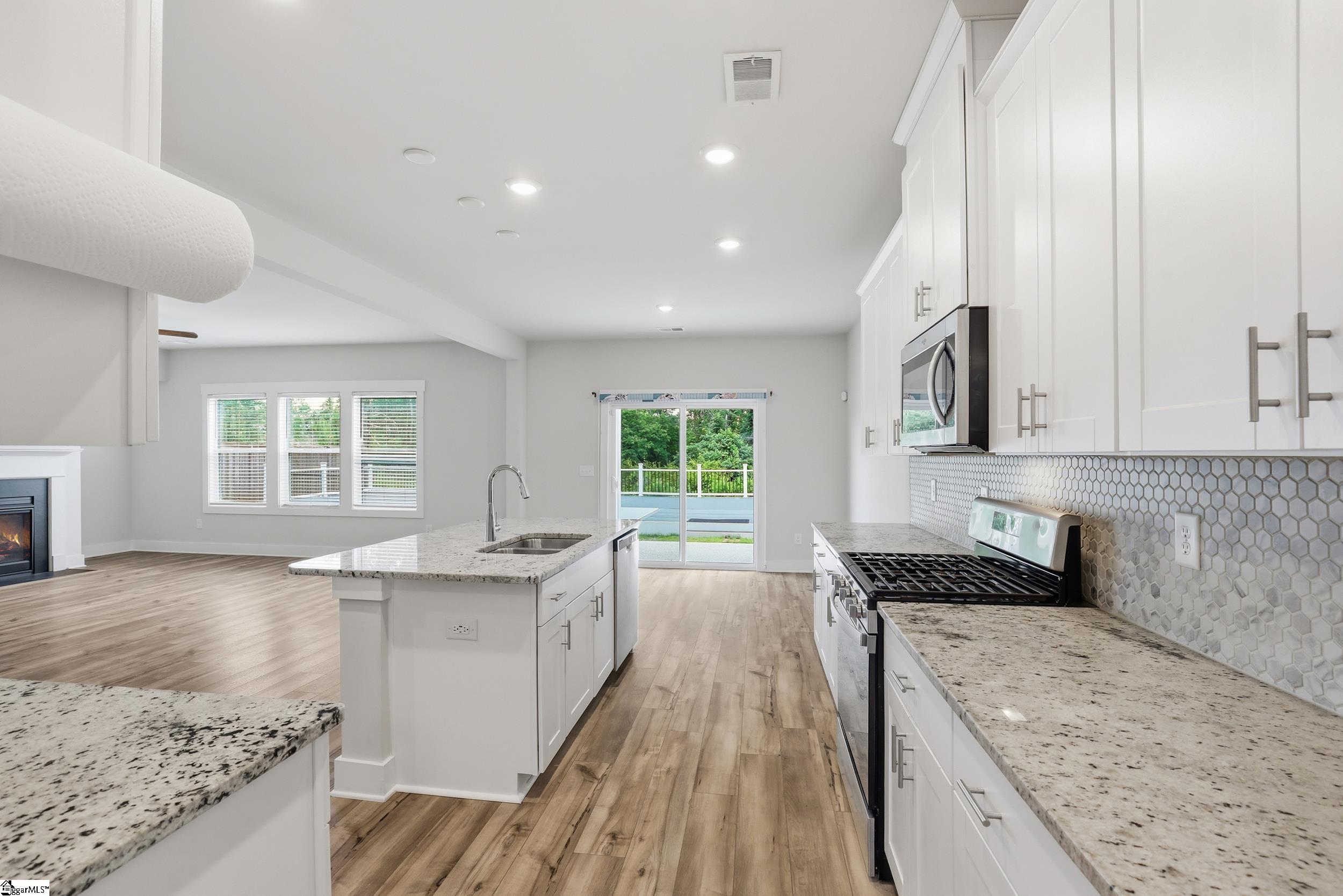 232 Roderick Lane Greenville, SC 29605 - Photo 10 of 34