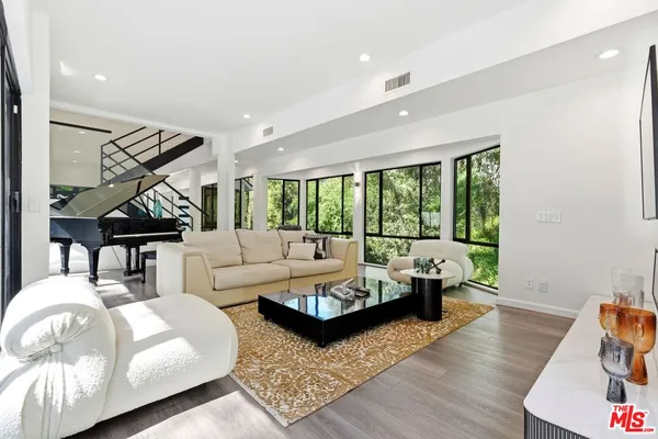 $15,000 | 2350 Benedict Canyon Drive, Beverly Hills, CA 90210