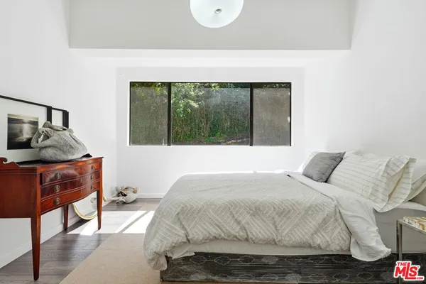 $15,000 | 2350 Benedict Canyon Drive, Beverly Hills, CA 90210