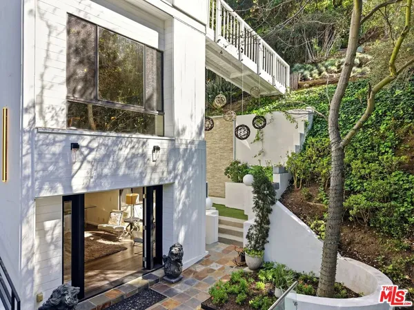 $15,000 | 2350 Benedict Canyon Drive, Beverly Hills, CA 90210