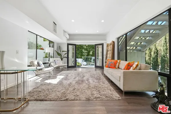 $15,000 | 2350 Benedict Canyon Drive, Beverly Hills, CA 90210