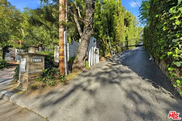 $15,000 | 2350 Benedict Canyon Drive, Beverly Hills, CA 90210