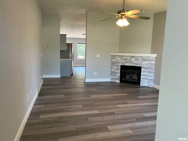 $2,400 | 1704 Tern Place, Springfield, IL 62711