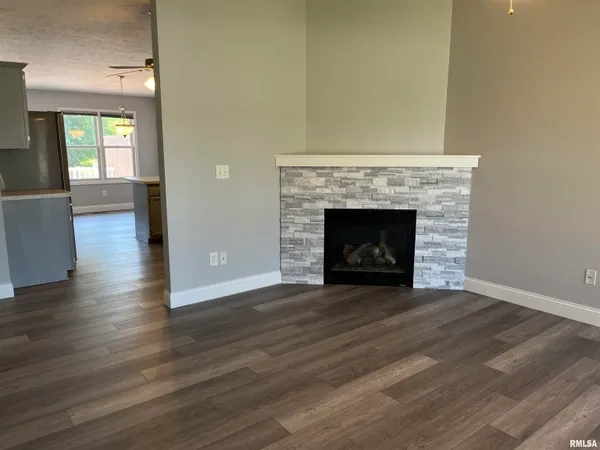 $2,400 | 1704 Tern Place, Springfield, IL 62711