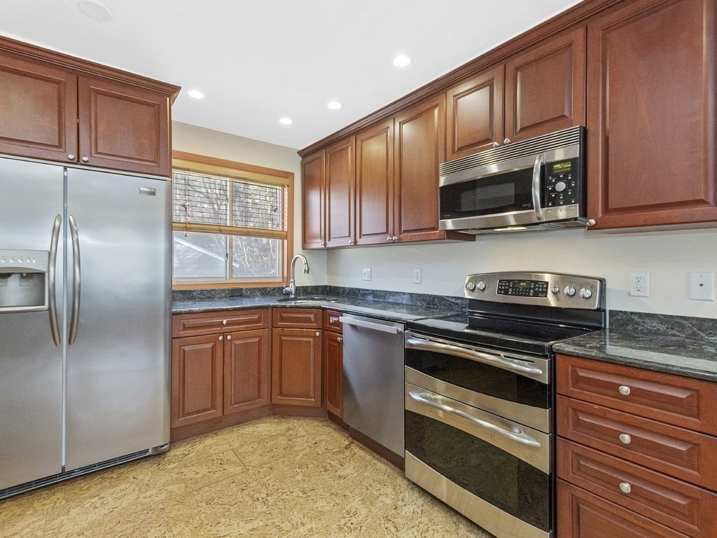 9 Jacqueline Road, Unit D Waltham, MA 02452 - Photo 3 of 35