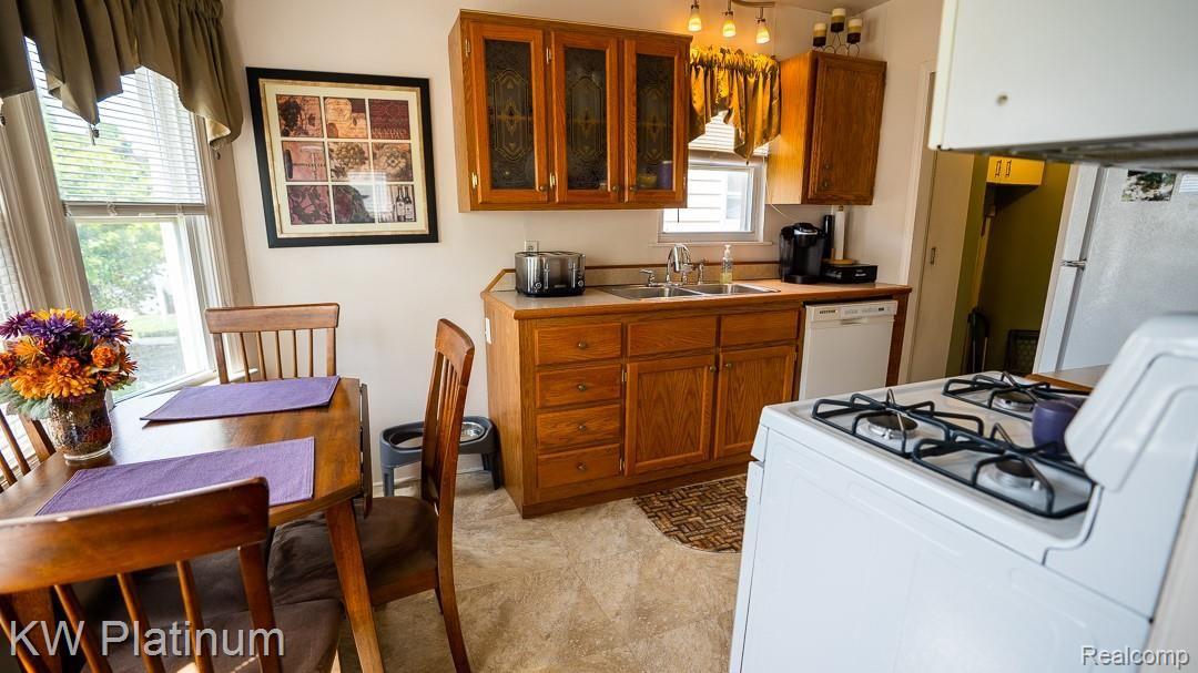 21772 Rausch Avenue Eastpointe, MI 48021 - Photo 14 of 23 14 Raush Ave-15.jpg