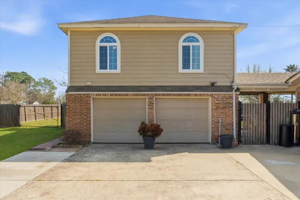 $1,200 | 8902 1/2 Courtney Drive, Highlands, TX 77562