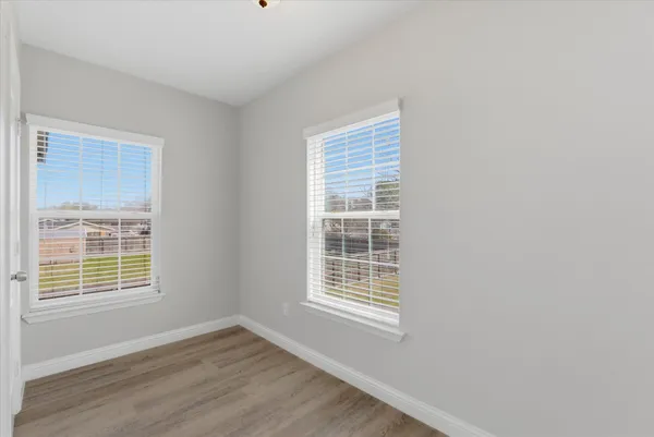 $1,200 | 8902 1/2 Courtney Drive, Highlands, TX 77562