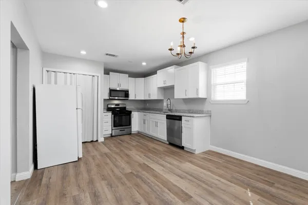 $1,200 | 8902 1/2 Courtney Drive, Highlands, TX 77562