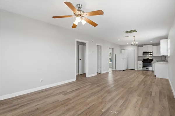 $1,200 | 8902 1/2 Courtney Drive, Highlands, TX 77562
