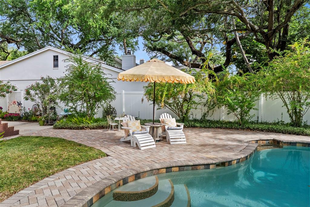 212 South Coolidge Avenue Tampa, FL 33609 - Photo 28 of 37 a view of a house with backyard and sitting area