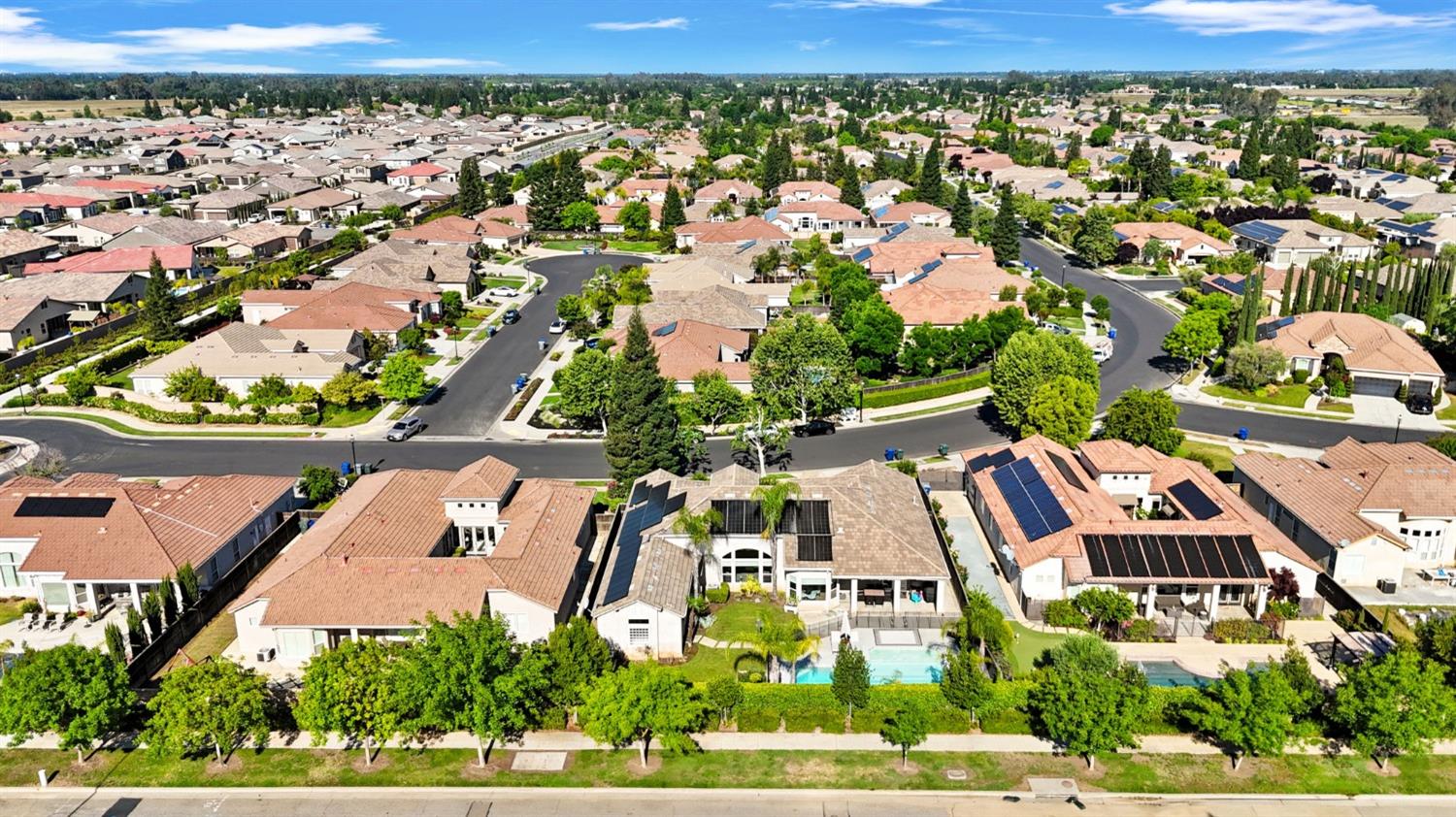 1847 Megan Avenue Clovis, CA 93619 - Photo 39 of 40 an aerial view of residential houses with outdoor space