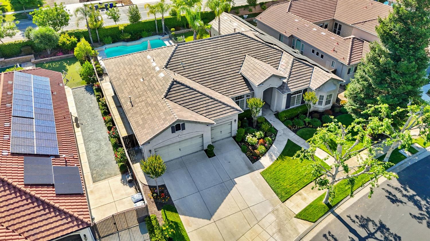 1847 Megan Avenue Clovis, CA 93619 - Photo 40 of 40 a view of a house with backyard and garden