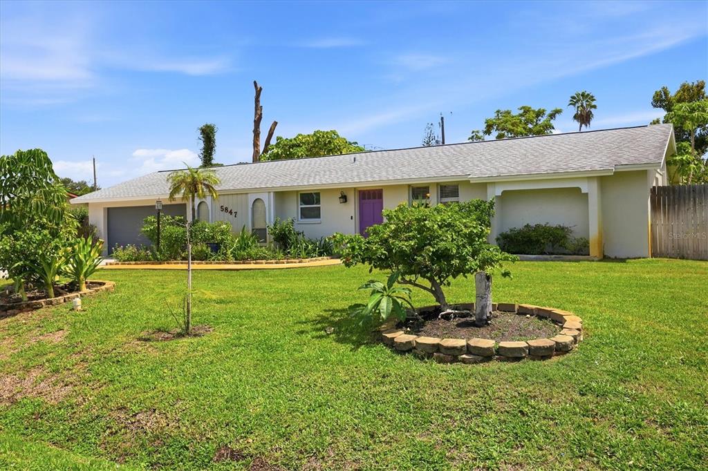 5847 Regent Road Venice, FL 34293 - Photo 2 of 54 Gallery Image 2