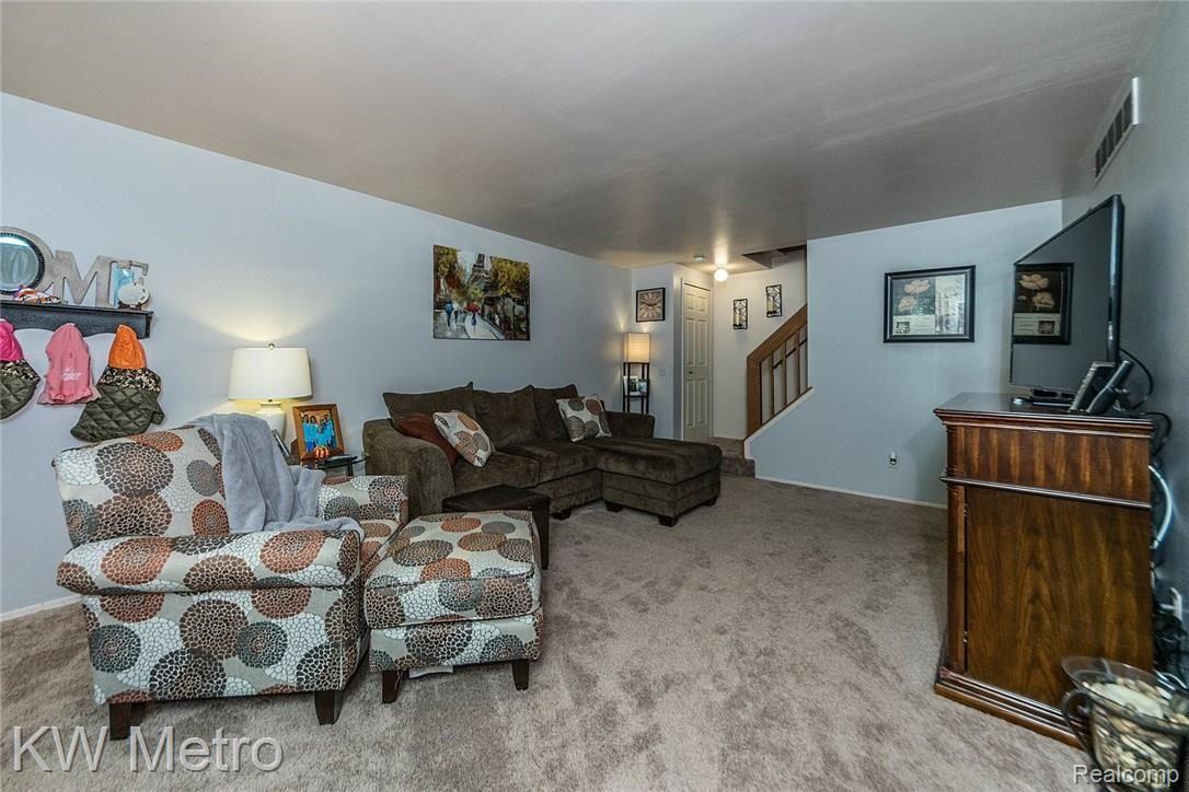 100 Pine Tree Ridge, Unit 38 Waterford, MI 48327 - Photo 8 of 20 _dsc0693.jpg