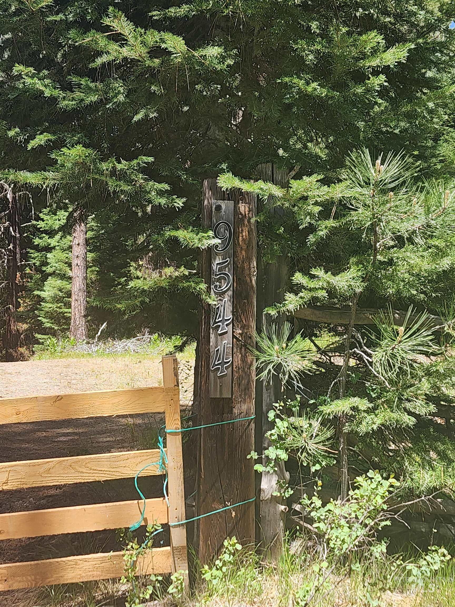 9544 Packer John Road Cascade, ID 83611 - Photo 5 of 10