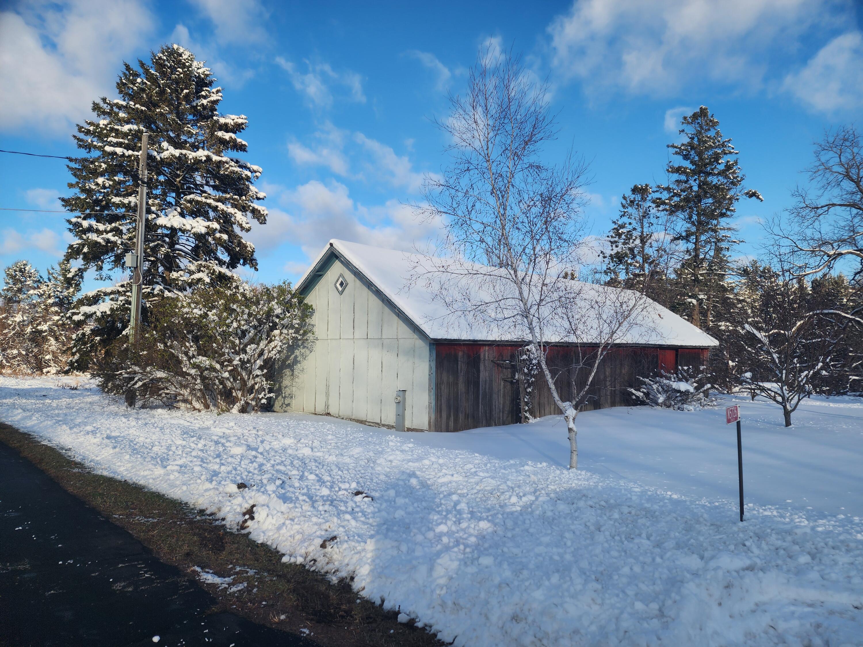 5726 Lyons Road Spring Prairie, WI 53105 - Photo 5 of 30 5721 p2