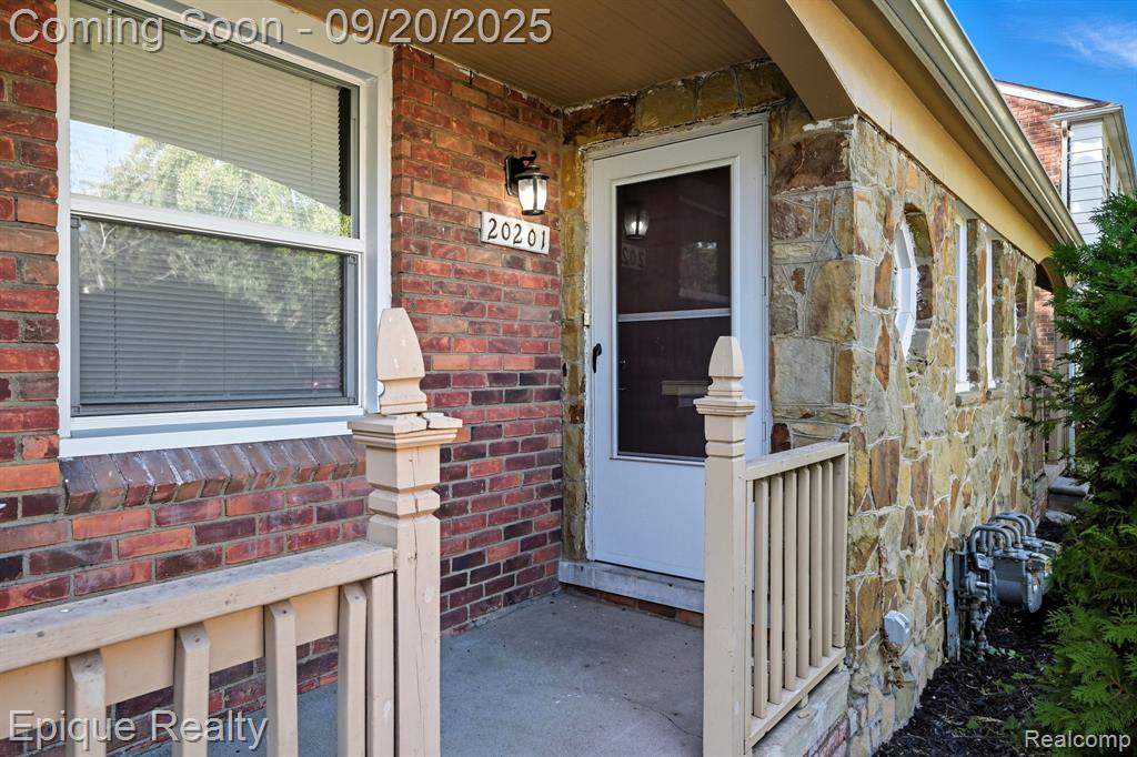 20201 Stratford Road Detroit, MI 48221 - Photo 2 of 25