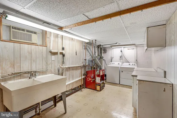 a view of a storage & utility room