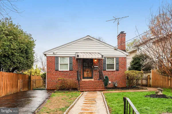 $835,000 | 5618 7th Street North, Arlington, VA 22205
