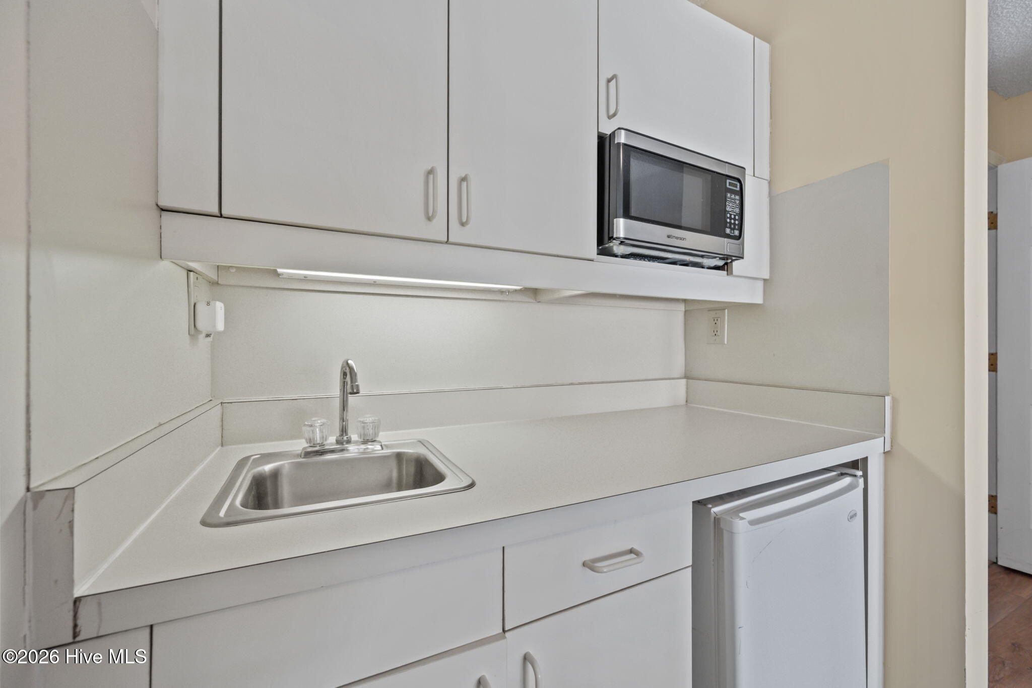 790 New River Inlet Road, Unit 320B North Topsail Beach, NC 28460 - Photo 31 of 46 Separate Suite Kitchenette