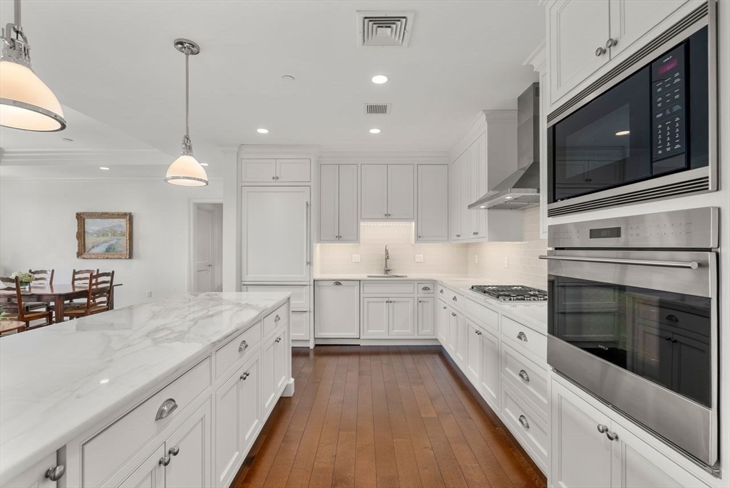 580 Washington Street, Unit 304 Wellesley, MA 02482 - Photo 8 of 32