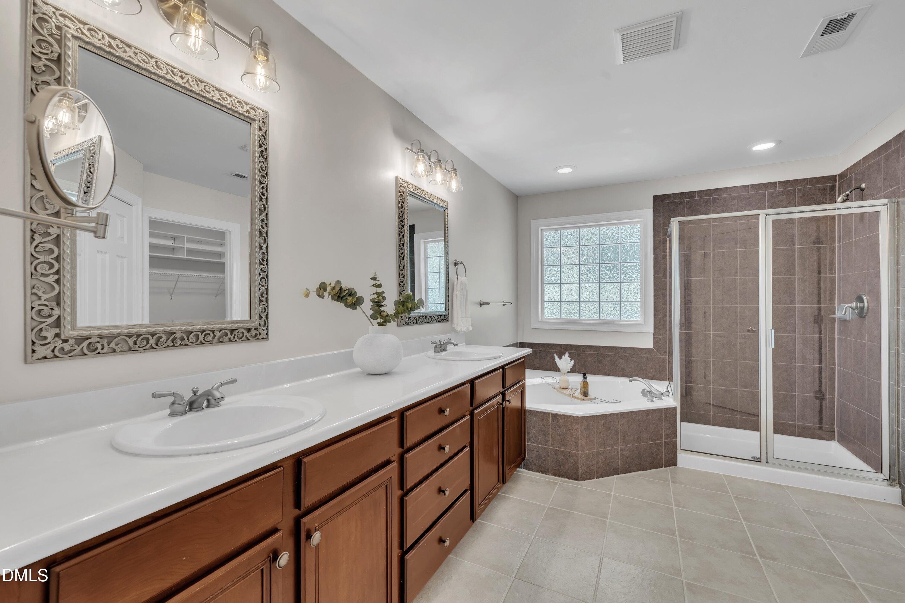 12028 Pawleys Mill Circle Raleigh, NC 27614 - Photo 22 of 43 Primary bathoom