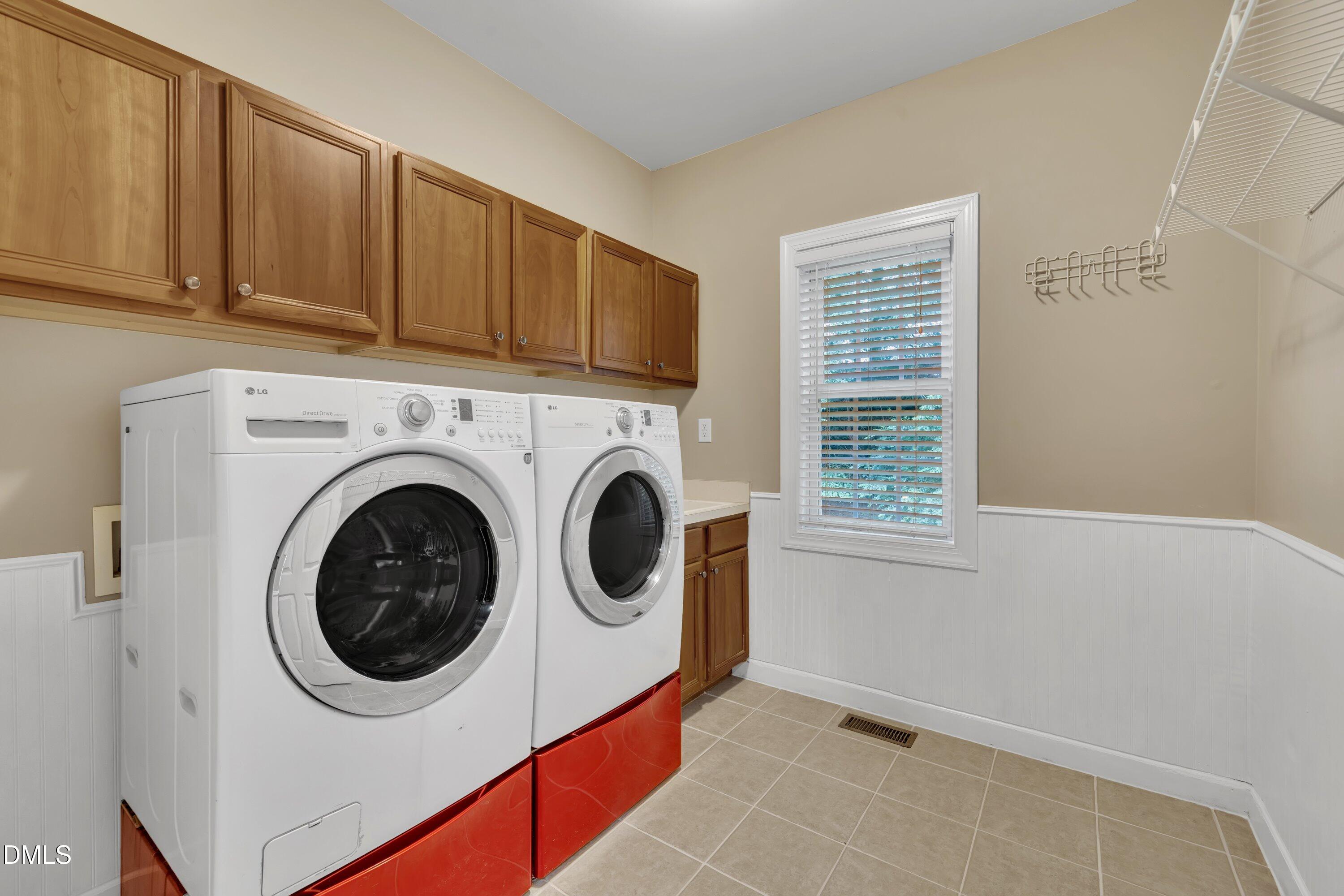 12028 Pawleys Mill Circle Raleigh, NC 27614 - Photo 31 of 43 Laundry room