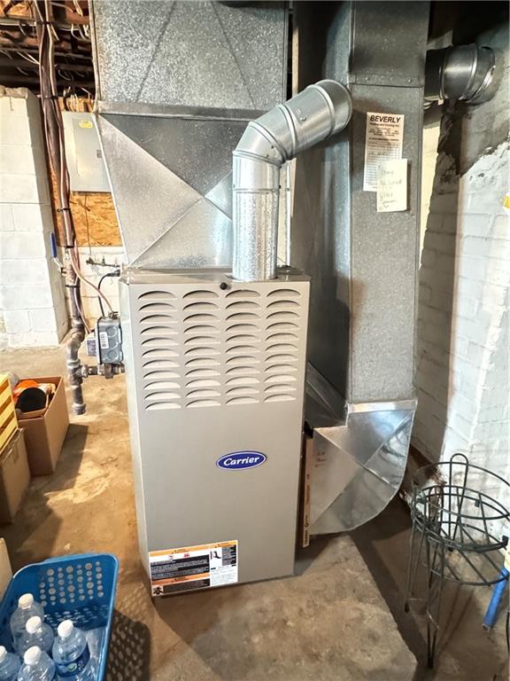 1076-1078 Addison Street Washington, PA 15301 - Photo 21 of 50 a view of entryway and living room