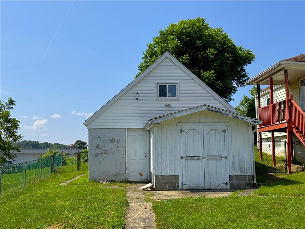 1076-1078 Addison Street Washington, PA 15301 - Photo 30 of 50 a view of a back yard of the house