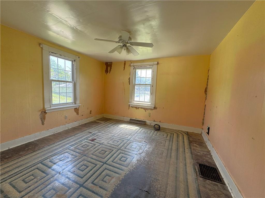 1076-1078 Addison Street Washington, PA 15301 - Photo 40 of 50 a view of an empty room and window