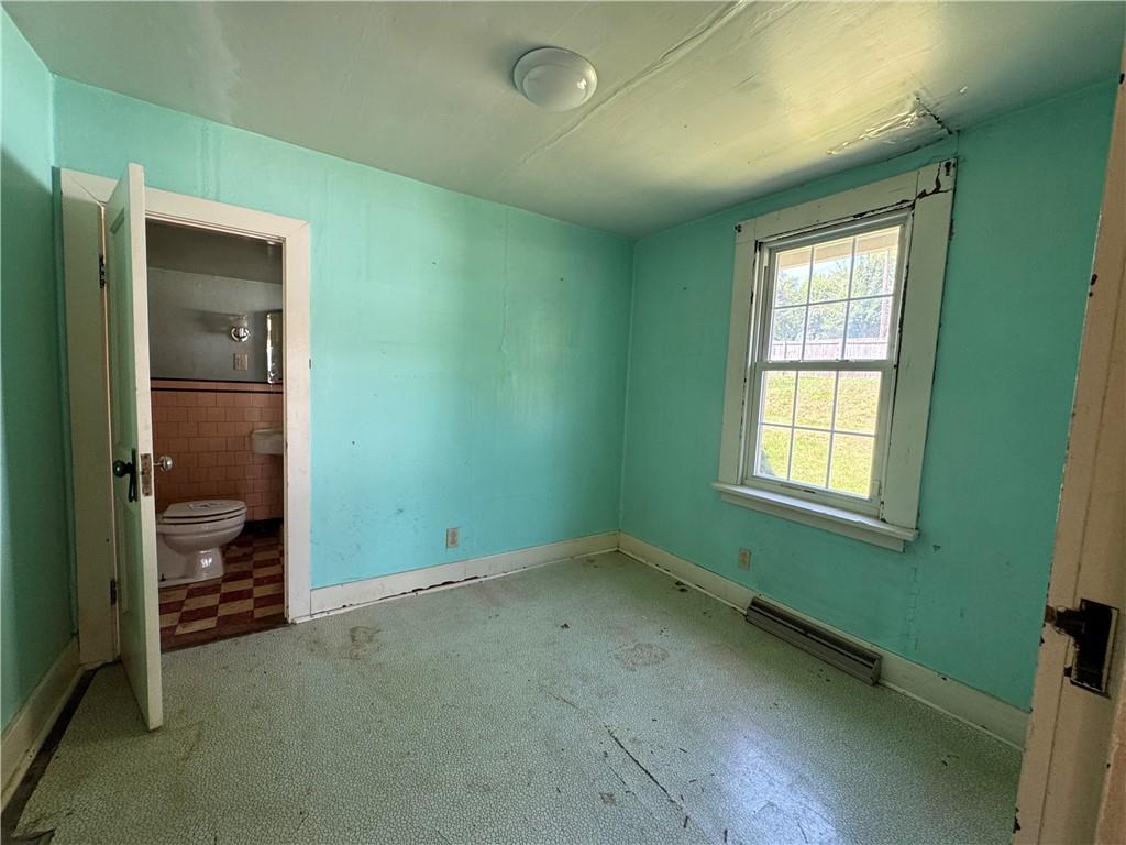 1076-1078 Addison Street Washington, PA 15301 - Photo 41 of 50 an empty room with windows