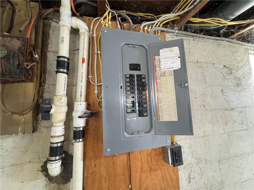 1076-1078 Addison Street Washington, PA 15301 - Photo 48 of 50 a picture of a bathroom