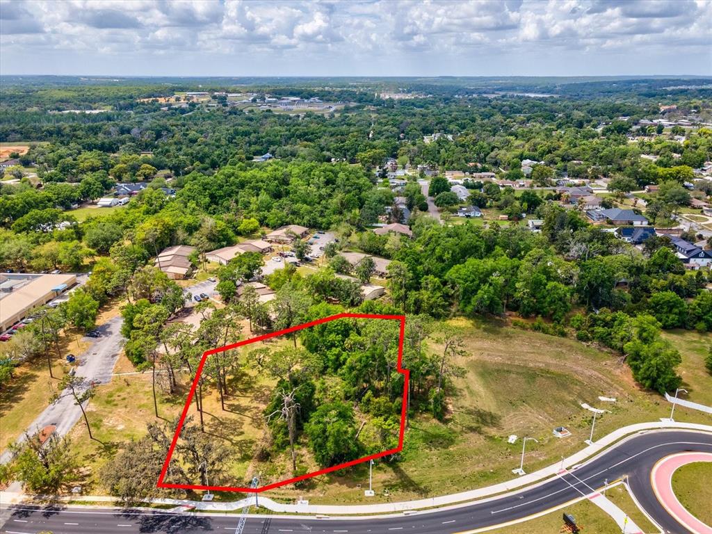 98 State Street Dade City, FL 33525 - Photo 8 of 13 a view of a lake with a house