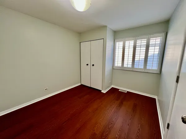 $2,400 | 645 Le Parc Circle, Buffalo Grove, IL 60089