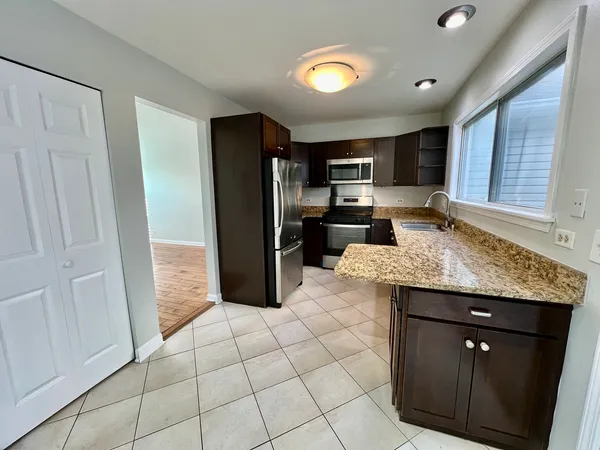$2,400 | 645 Le Parc Circle, Buffalo Grove, IL 60089