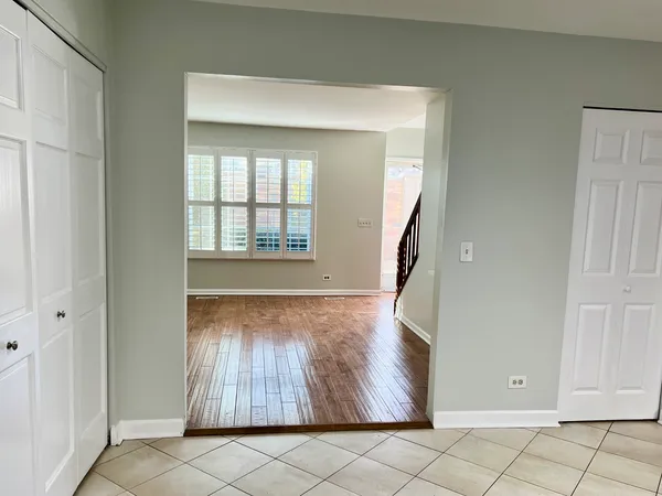 $2,400 | 645 Le Parc Circle, Buffalo Grove, IL 60089