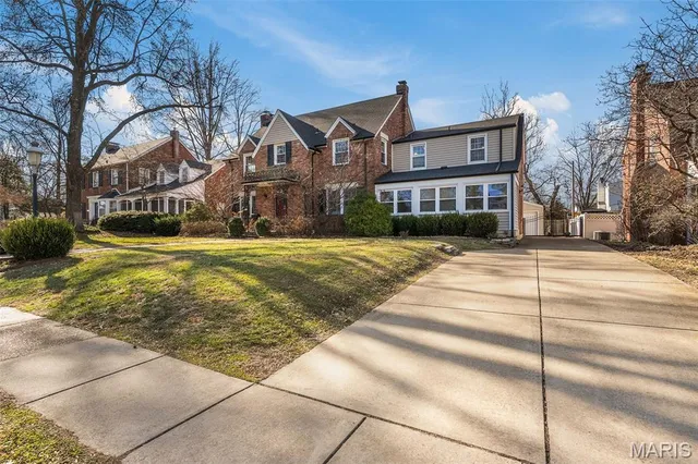 $799,900 | 907 North Taylor Avenue, St. Louis, MO 63122