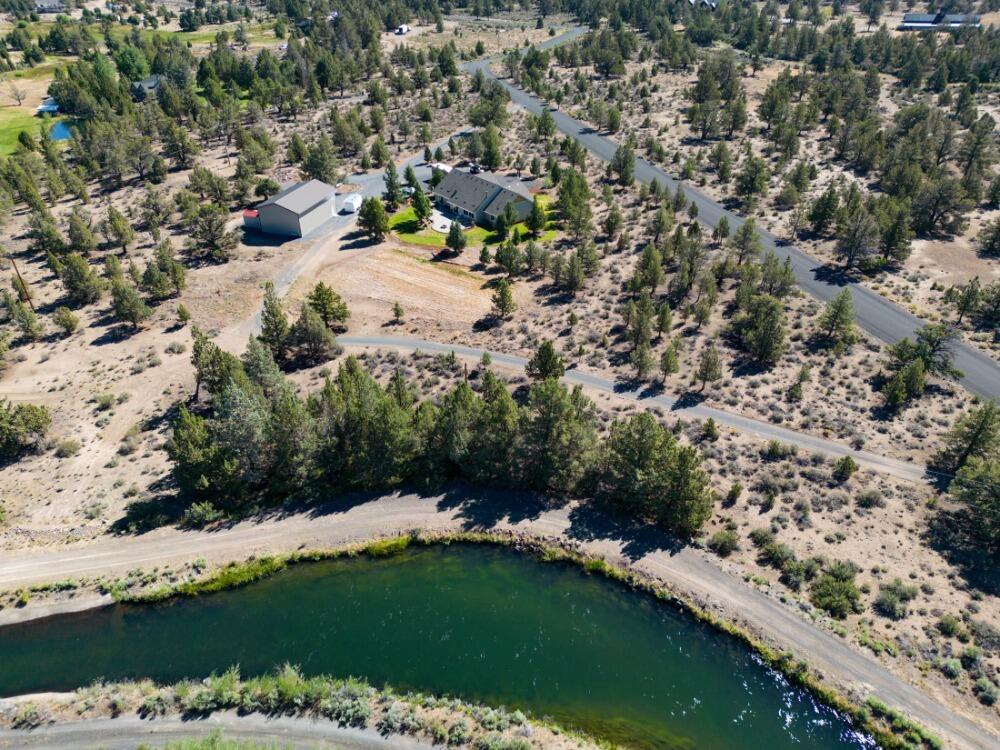 61588 Gribbling Road Bend, OR 97702 - Photo 8 of 26 17